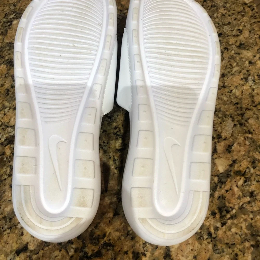 White Nike slides - Picture 3 of 4